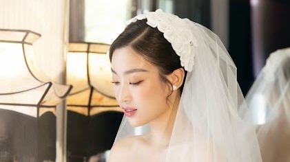 Trước giờ G, Hoa hậu Đỗ Mỹ Linh xuất hiện xinh đẹp trong váy cưới