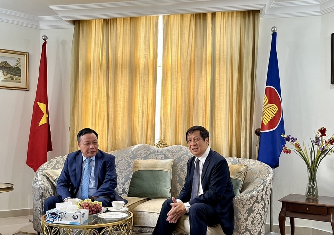 Đoàn đại biểu thành phố Hà Nội đã đến thăm Đại sứ quán Việt Nam tại UAE
