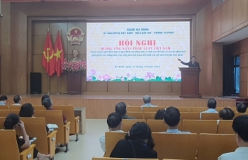 Hưởng ứng ngày Pháp luật Việt Nam, phổ biến và tư vấn pháp luật về đất đai cho người dân