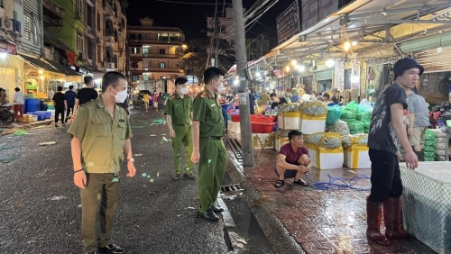 Để phố phường thêm sạch đẹp...