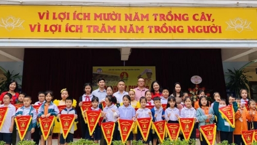 Hà Nội khen thưởng 16 tập thể, cá nhân có thành tích trong phong trào thi đua ngành Giáo dục