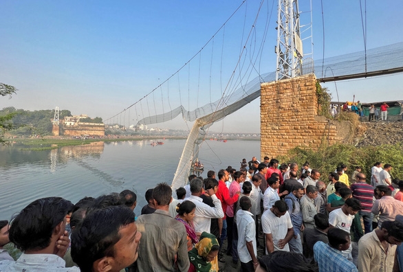 Vụ sập cầu treo ở Ấn Độ, đã có 9 người liên quan bị bắt