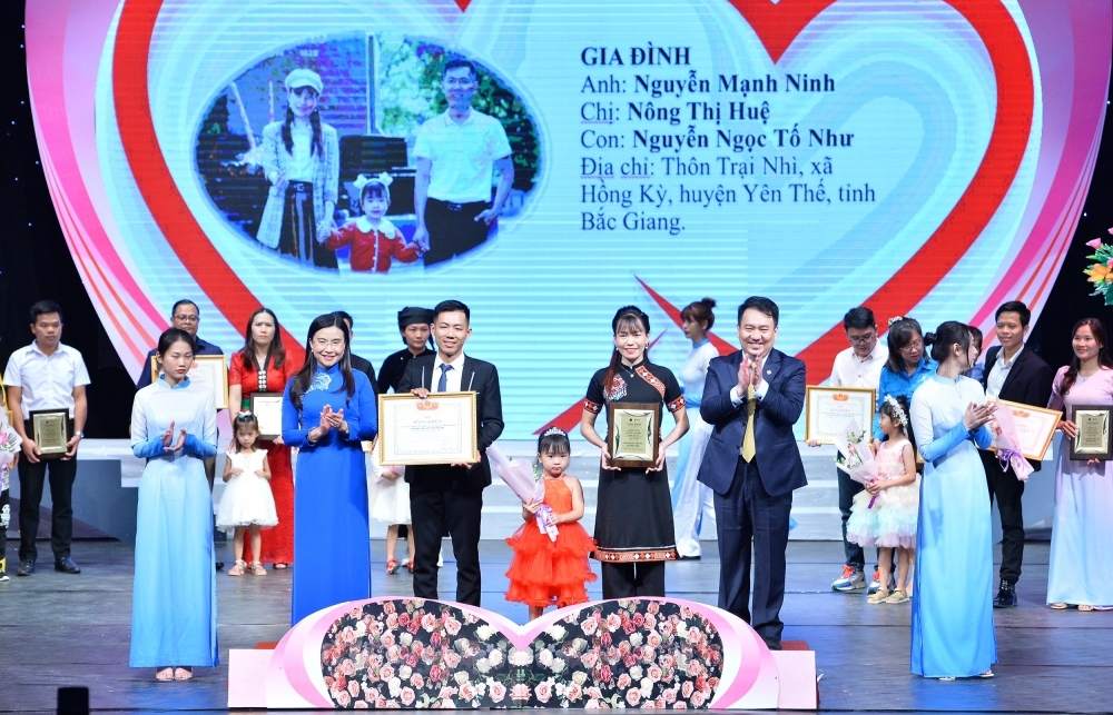 Tuyên dương 21 “Gia đình trẻ Việt Nam tiêu biểu” 2022