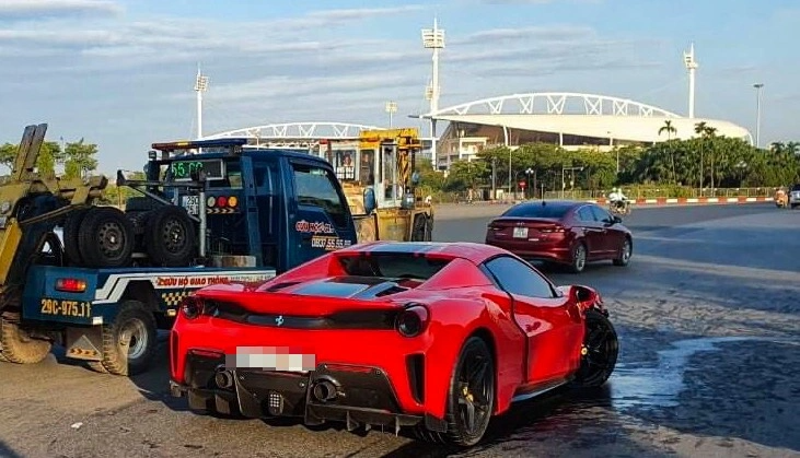 Hình ảnh chiếc xe Ferrari trong vụ việc.