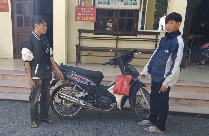 Hai thiếu niên trộm xe máy tại xóm trọ
