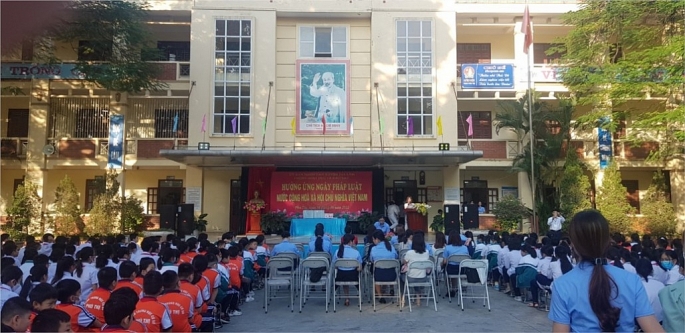 -	Trường THCS Phú Thị, huyện Gia Lâm hưởng ứng Ngày Pháp luật Việt Nam