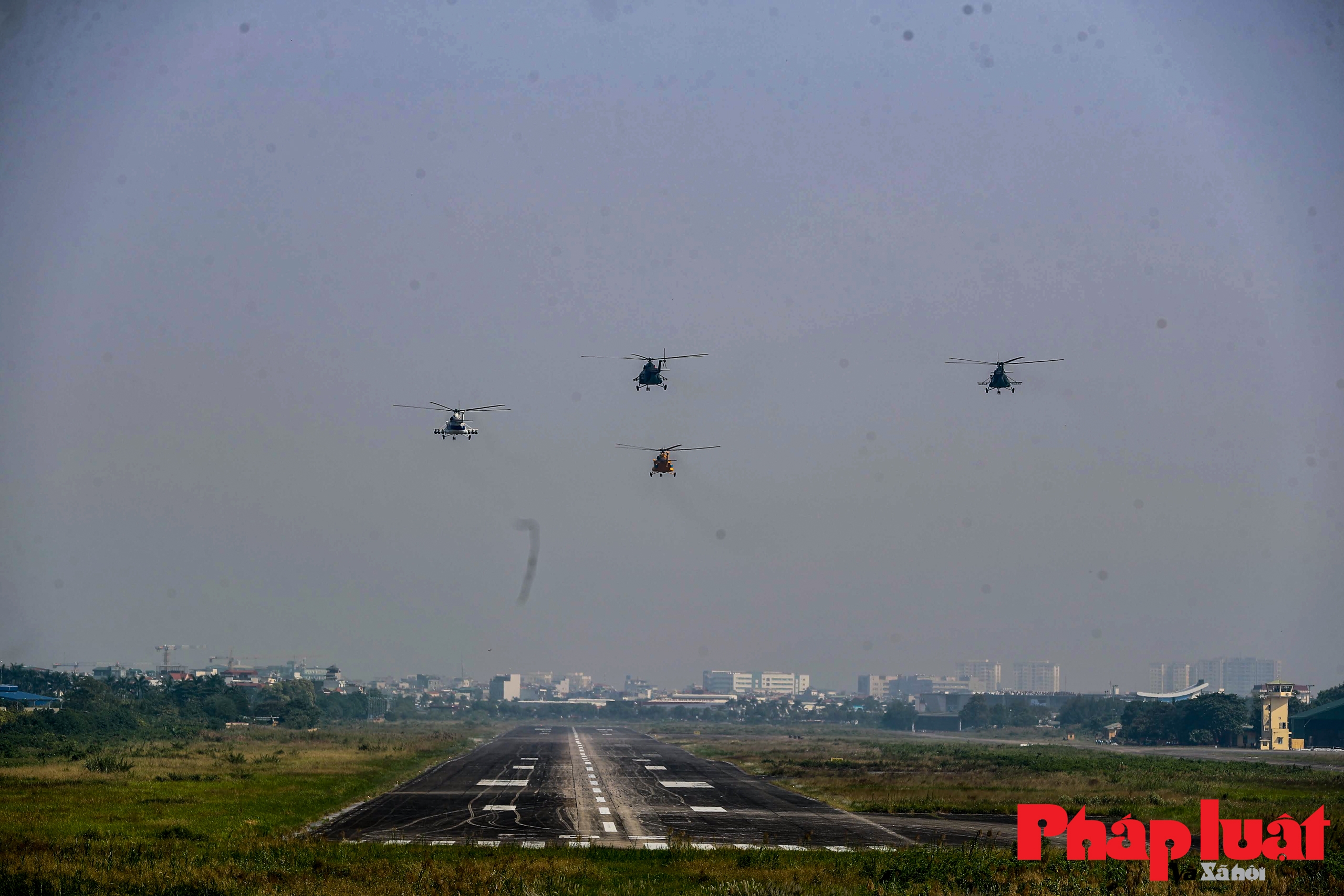 Chiêm ngưỡng máy bay tiêm kích hiện đại nhất Việt Nam trình diễn trên bầu trời Hà Nội