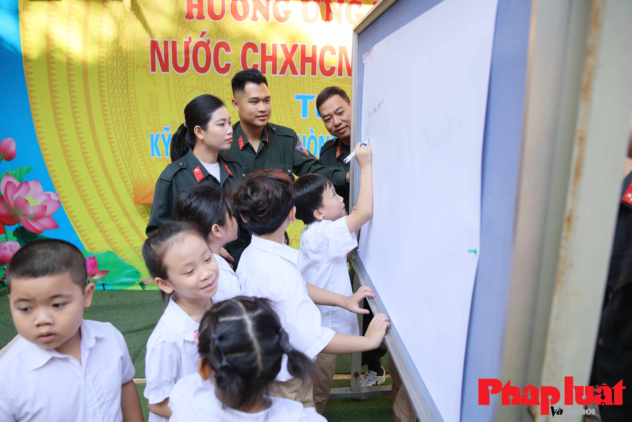 Công an Hà Nội tuyên truyền và hướng dẫn kỹ năng phòng chống bạo lực học đường