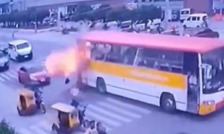 Đánh bom xe buýt ở Philippines, 12 người thương vong