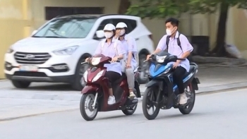 Cảnh báo nguy cơ tai nạn giao thông do học sinh điều khiển xe máy