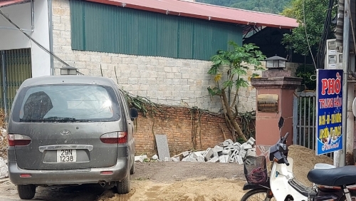 Cơ quan Công an đang giải quyết vụ  việc hủy hoại tường gạch cao 1,6m để đòi lối đi ở Cao Bằng