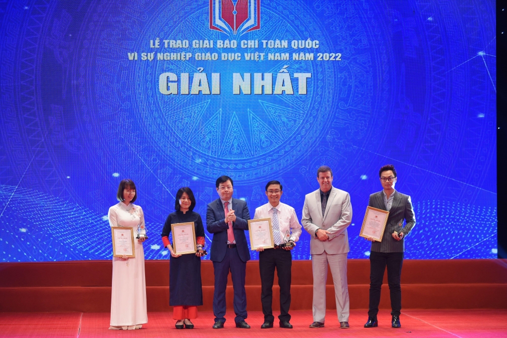 Trao giải báo chí “Vì sự nghiệp giáo dục Việt Nam” năm 2022