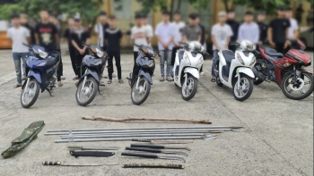 Khởi tố nhóm thanh niên “choai choai” mang hung khí náo loạn đường phố