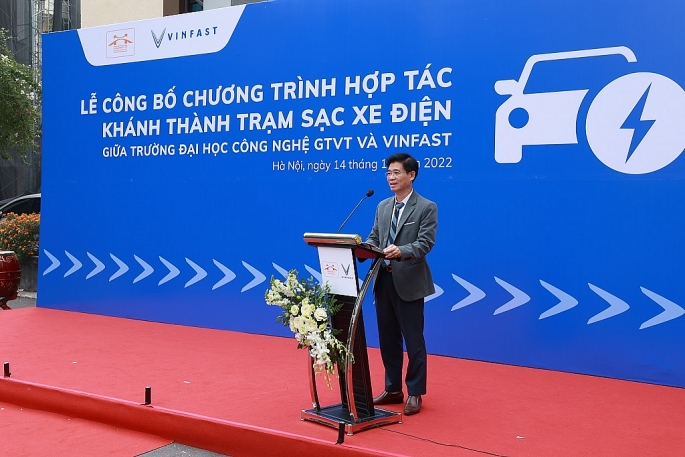  TS Nguyễn Mạnh Hùng - Phó Hiệu trưởng Trường ĐH Công nghệ GTVT phát biểu tại sự kiện.