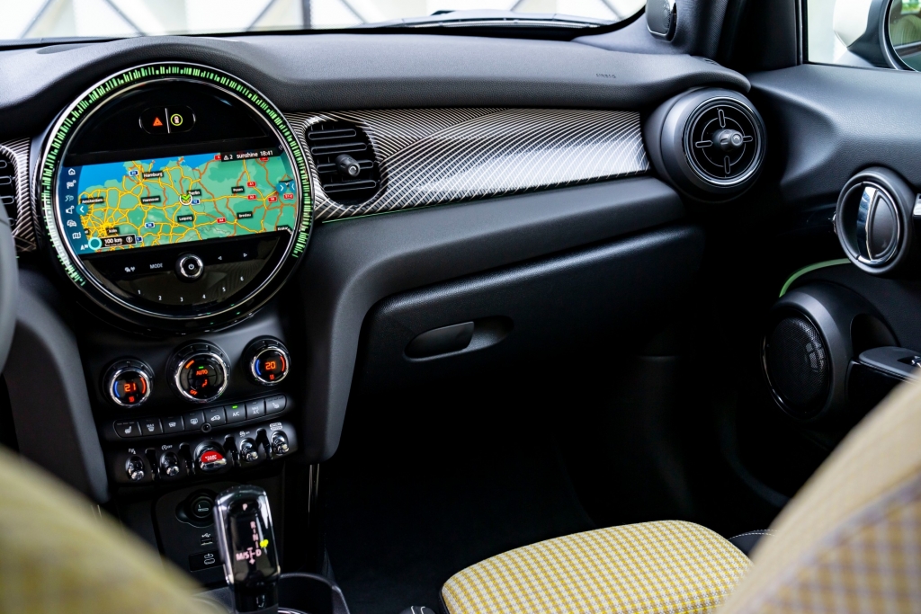 MINI Cooper S 5-Cửa Resolute Edition mới vô cùng độc đáo