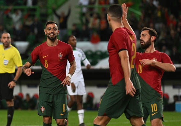 Bồ Đào Nha thắng tưng bừng trong ngày không có Ronaldo