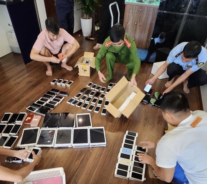 400 điện thoại iPhone không rõ nguồn gốc bị thu giữ tại Hà Nội