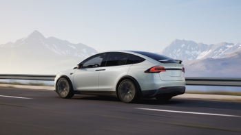 Tesla triệu hồi 30.000 xe Model X do lỗi túi khí
