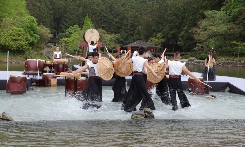 Đoàn nghệ thuật trống Thập cổ nổi tiếng Đài Loan biểu diễn tại phố đi bộ hồ Hoàn Kiếm