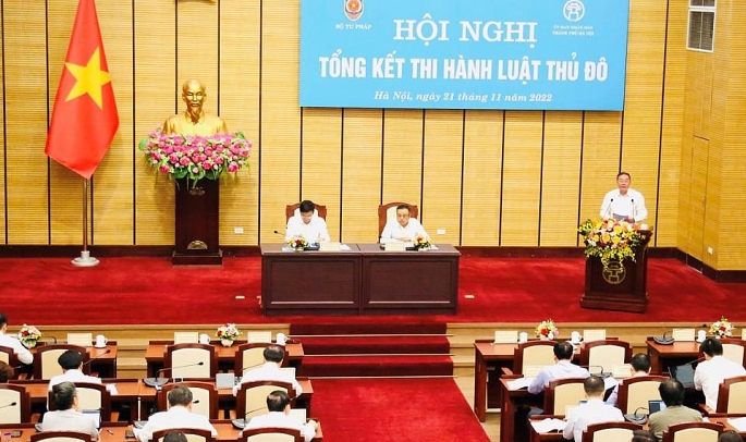 Bộ trưởng Bộ Tư pháp Lê Thành Long và Chủ tịch UBND TP Hà Nội Trần Sỹ Thanh chủ trì hội nghị. 