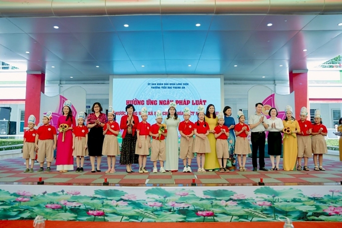 Ngành Giáo dục và Đào tạo quận Long Biên tổ chức phát động điểm Hưởng ứng Ngày Pháp luật năm 2022