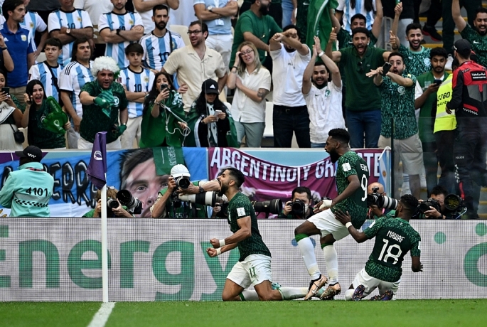 Saleh Al Shehri ăn mừng bàn thắng quân bình tỷ số cho Saudi Arabia trước Argentina.