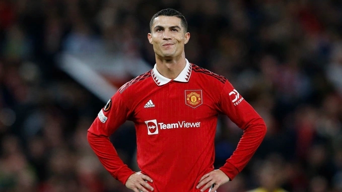 Man United chính thức chấm dứt hợp đồng với Ronaldo