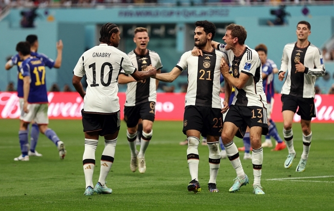 Các cầu thủ Đức ăn mừng bàn thắng mở tỷ số.