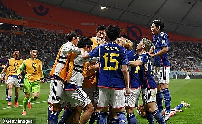 Niềm vui của các cầu thủ Nhật Bản sau bàn gỡ hòa 