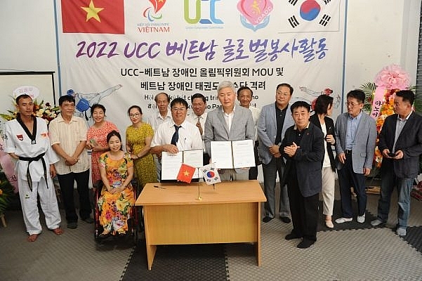 Lễ ký kết hợp tác giữa UCC Hàn Quốc và Trung tâm