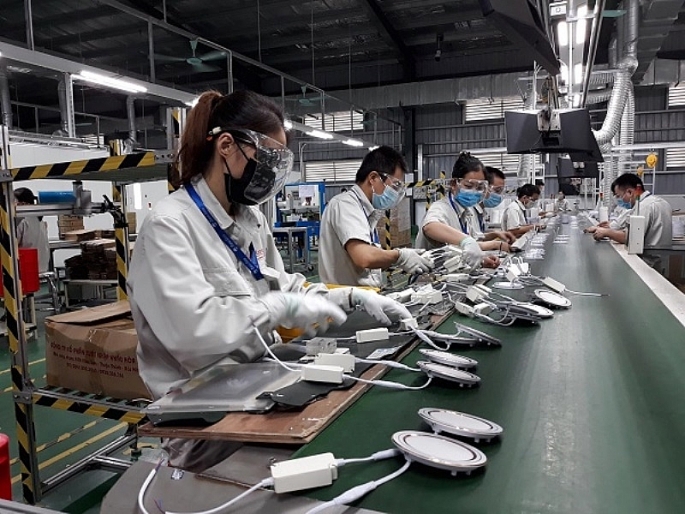 Những năm qua, với sự hội nhập kinh tế quốc tế mạnh mẽ, các doanh nghiệp sản xuất sản phẩm công nghiệp chủ lực tại Hà Nội ngày càng phát huy được vai trò “đầu tàu” trong phát triển kinh tế, qua đó thúc đẩy công nghiệp Thủ đô tăng trưởng.