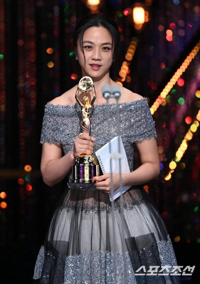 Diễn viên Trung Quốc Thang Duy giành giải điện ảnh danh giá Rồng Xanh xứ Hàn