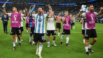 Messi tỏa sáng mở ra cơ hội đi tiếp cho Argentina tại World Cup 2022