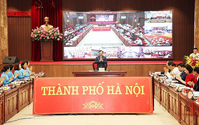 Bí thư Thành ủy Hà Nội Đinh Tiến Dũng chủ trì đối thoại với phụ nữ Thủ đô năm 2022