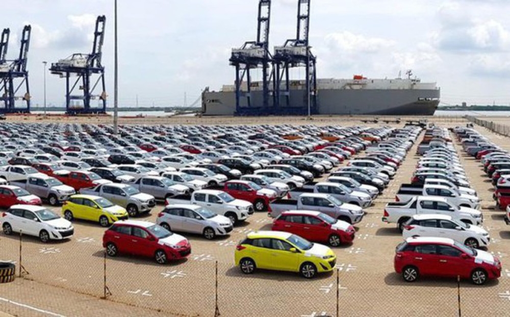 Thị trường ô tô cuối năm nhộn nhịp với nguồn nhập khẩu dồi dào