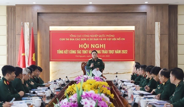 Trung tướng Hồ Quang Tuấn, Chủ nhiệm Tổng cục CNQP, chủ trì hội nghị.  Hội nghị tổng kết công tác thi đua khen thưởng và phong trào thi đua Quyết thắng năm 2022 của Cụm thi đua các đơn vị sản xuất đạn và kinh doanh vật liệu nổ công nghiệp, được tổ chức tại Nhà máy Z115 sáng 28/10.