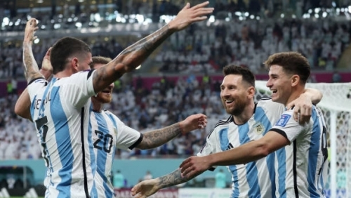 Argentina 2-1 Australia: Messi tỏa sáng trong ngày lịch sử