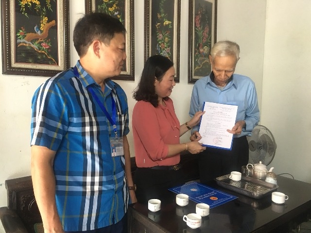 Hiệu quả từ mô hình “3 tại nhà” trong giải quyết TTHC đối với người có công ở Phú Xuyên