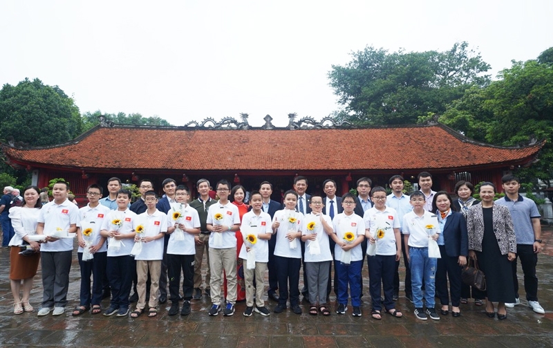 Đoàn Việt Nam giành 19 huy chương tại kỳ thi Olympic Toán và Khoa học quốc tế năm 2022