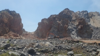Một doanh nghiệp bị phạt 650 triệu đồng vì nhiều lần khai thác mỏ đá vượt công suất