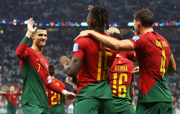 Thắng trận hoành tráng 6-1, Ronaldo cùng các đồng đội giành tấm vé cuối cùng vào vòng tứ kết World Cup 2022, và sẽ đối đầu hiện tượng Maroc.