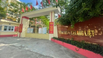 8 học sinh tiểu học ở Hà Nội nhập viện vì nghịch thuốc lá điện tử