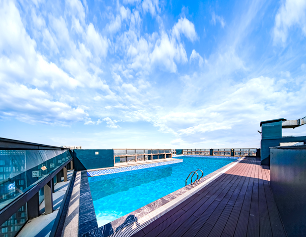 Bể bơi Rooftop là góc chill tuyệt đẹp tại Sunshine City 
