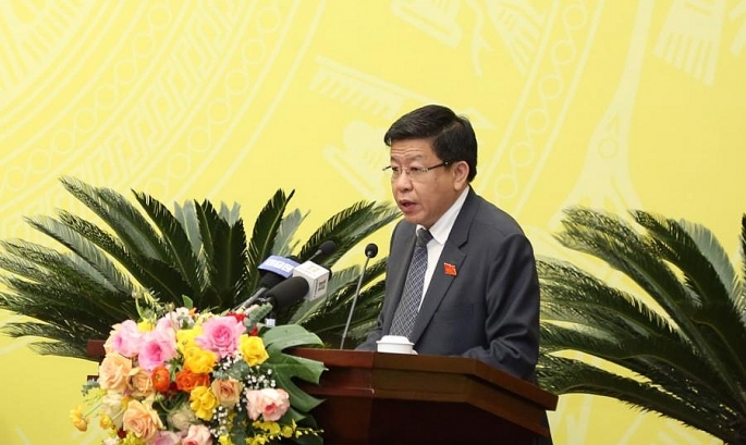 Phó Chủ tịch UBND TP Dương Đức Tuấn báo cáo về kết quả thực hiện kết luận chất vấn liên quan đến dự án đầu tư