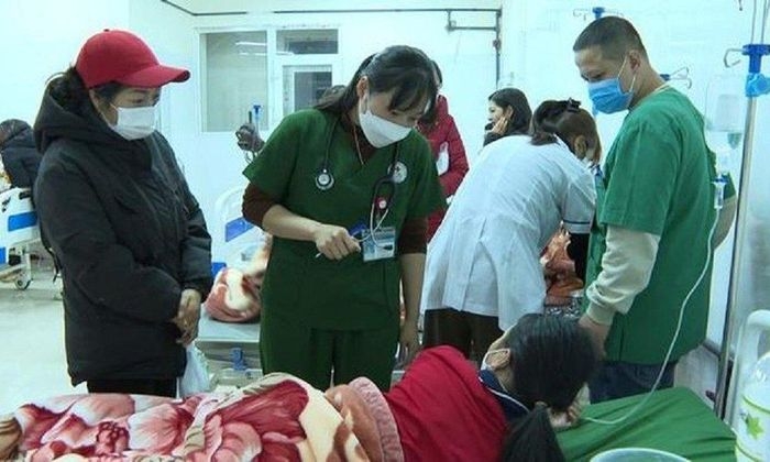 Đánh giá sức khỏe 40 học sinh ngộ độc thực phẩm khi đi dã ngoại tại Mộc Châu