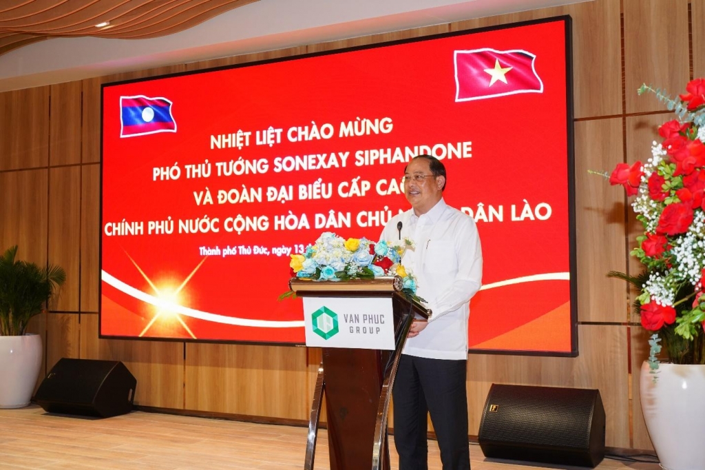 Phó Thủ tướng Lào cùng lãnh đạo UBND TP Hồ Chí Minh thăm và làm việc tại Khu đô thị Vạn Phúc