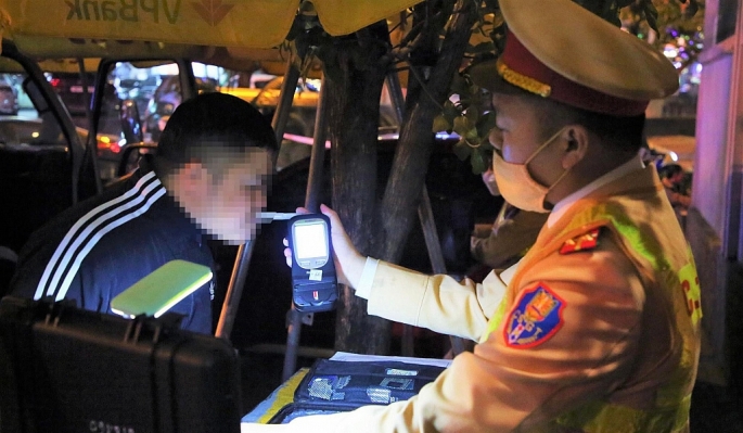 Lực lượng 141 xử lý hàng loạt “ma men” tham gia giao thông trong đêm