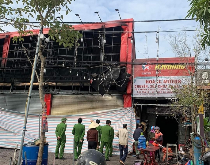 Nghệ An: Cháy lớn tại siêu thị điện máy trong đêm