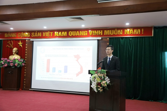 Ông Trần Đăng Khoa, Phó Cục trưởng phụ trách Cục ATTT chia sẻ về tình hình ATTT trong cơ quan nhà nước tại hội thảo