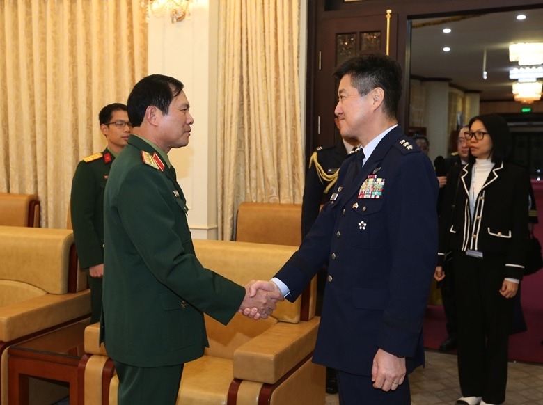  Thượng tướng Nguyễn Tân Cương tiếp Trung tướng Suzuki Yasuhiko